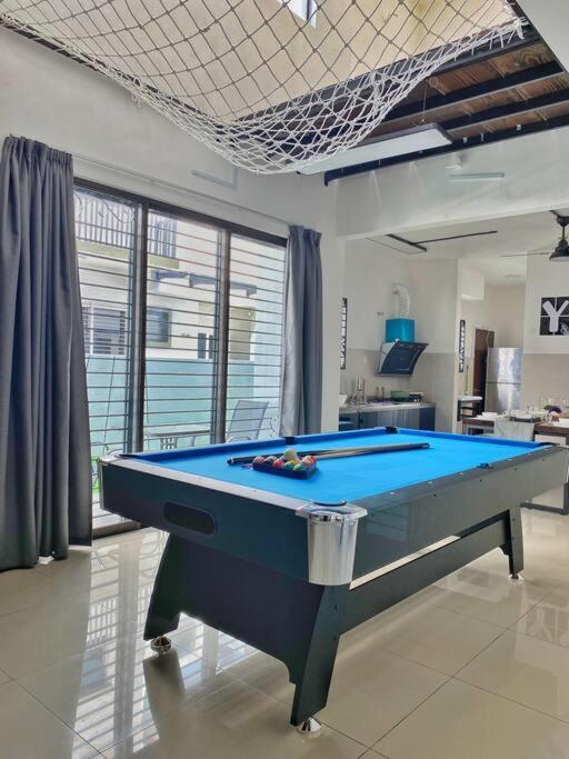 Vila Setia Alam Sccc 3 Storey Semi D 13 Pax