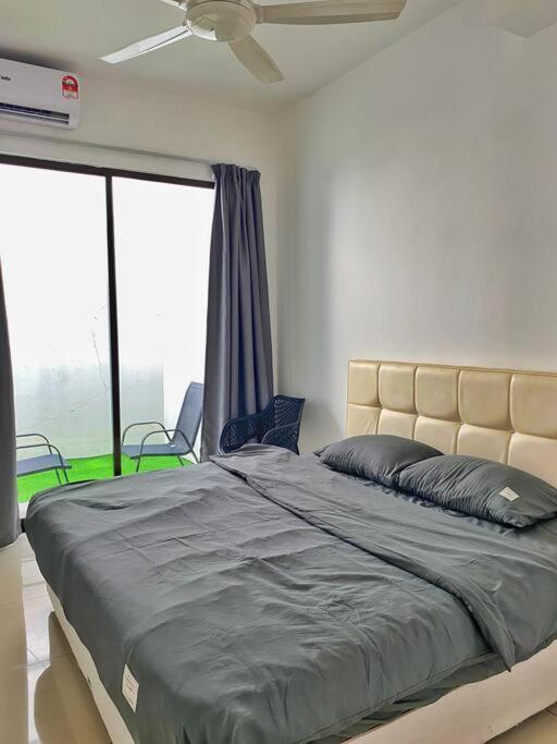 Setia Alam Sccc 3 Storey Semi D 13 Pax * Shah Alam