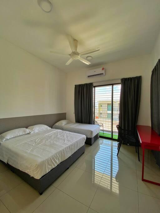 Setia Alam Sccc 3 Storey Semi D 13 Pax Vila
